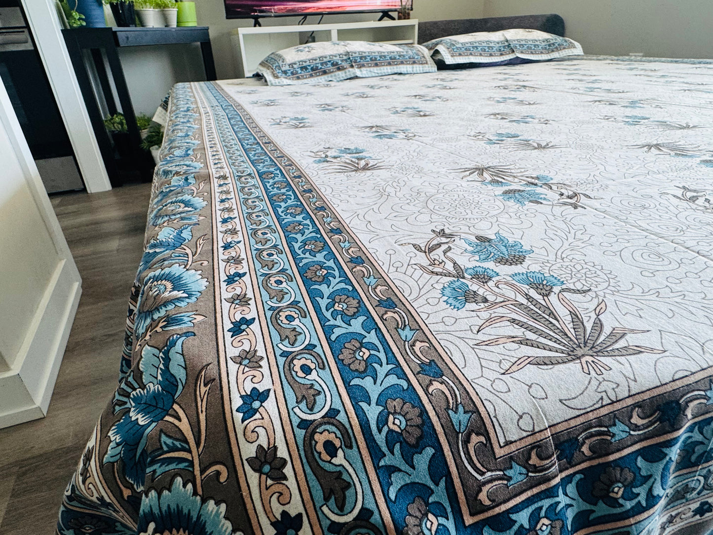Hand-Block Printed Cotton Queen Bedsheet – Blue Floral Spray | Aayamora