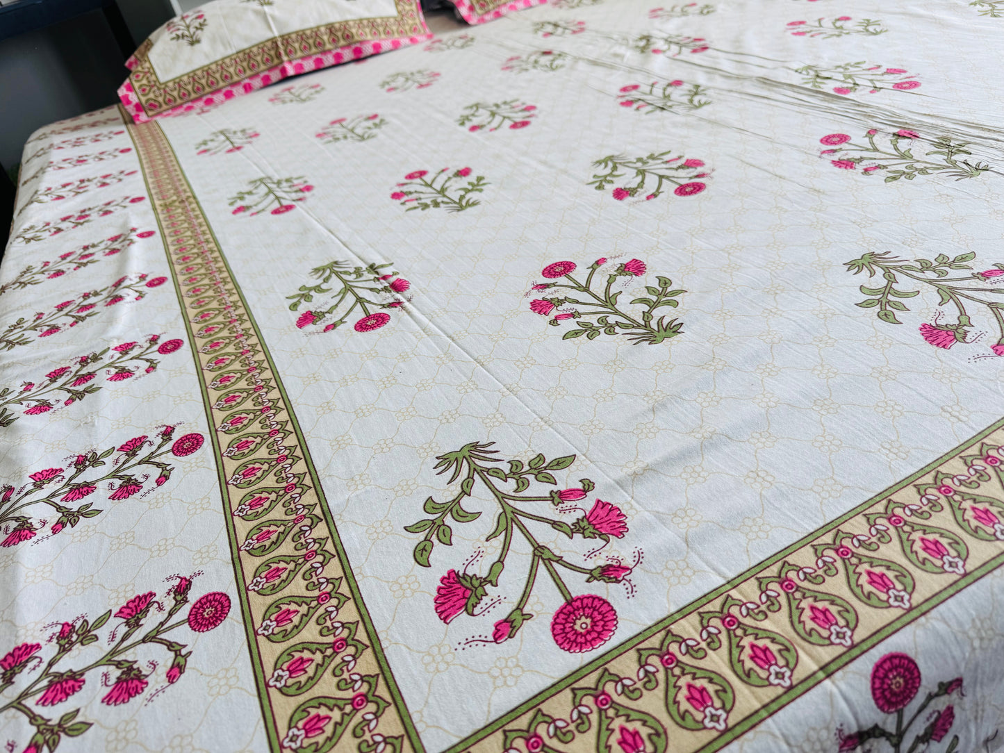 Hand-Block Printed Cotton Queen Bedsheet – Pink Floral Spray | Aayamora