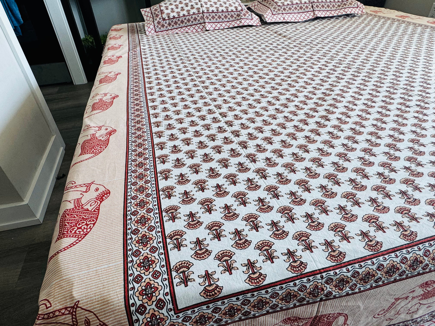Hand-Block Printed Cotton Queen Bedsheet – Maroon Booti Print | Aayamora