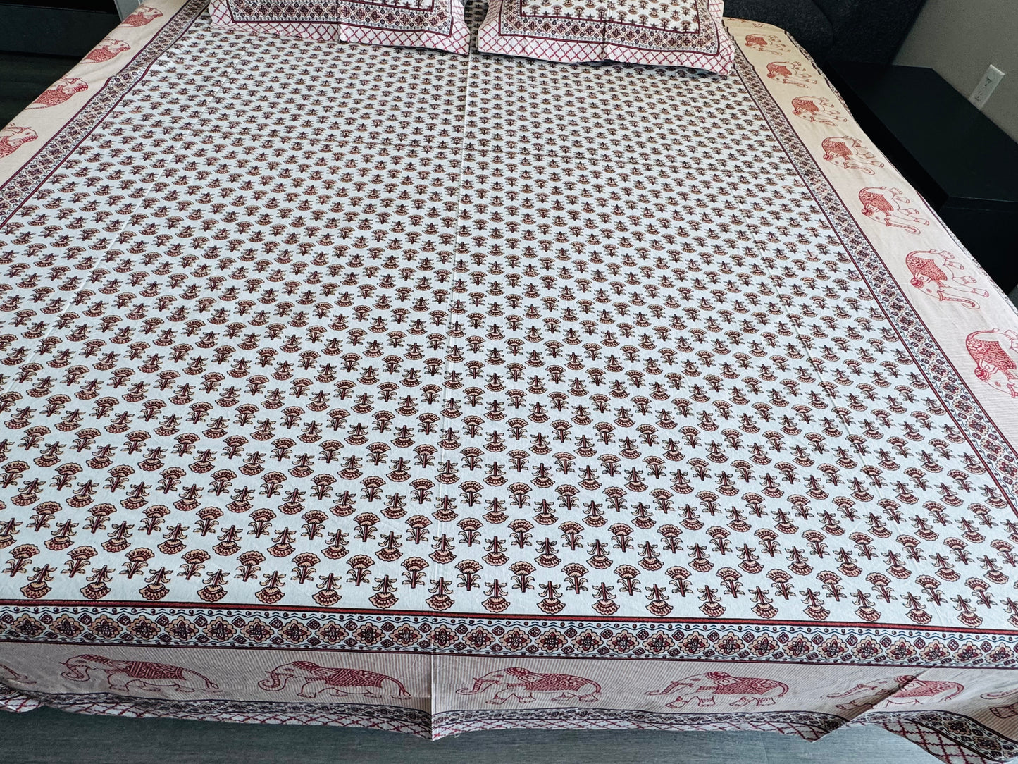 Hand-Block Printed Cotton Queen Bedsheet – Maroon Booti Print | Aayamora