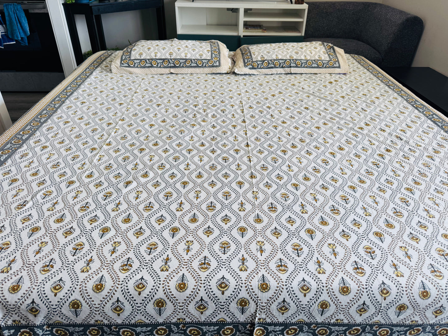 Aayamora Hand-Block Printed Cotton Bedsheet - Pattern 19