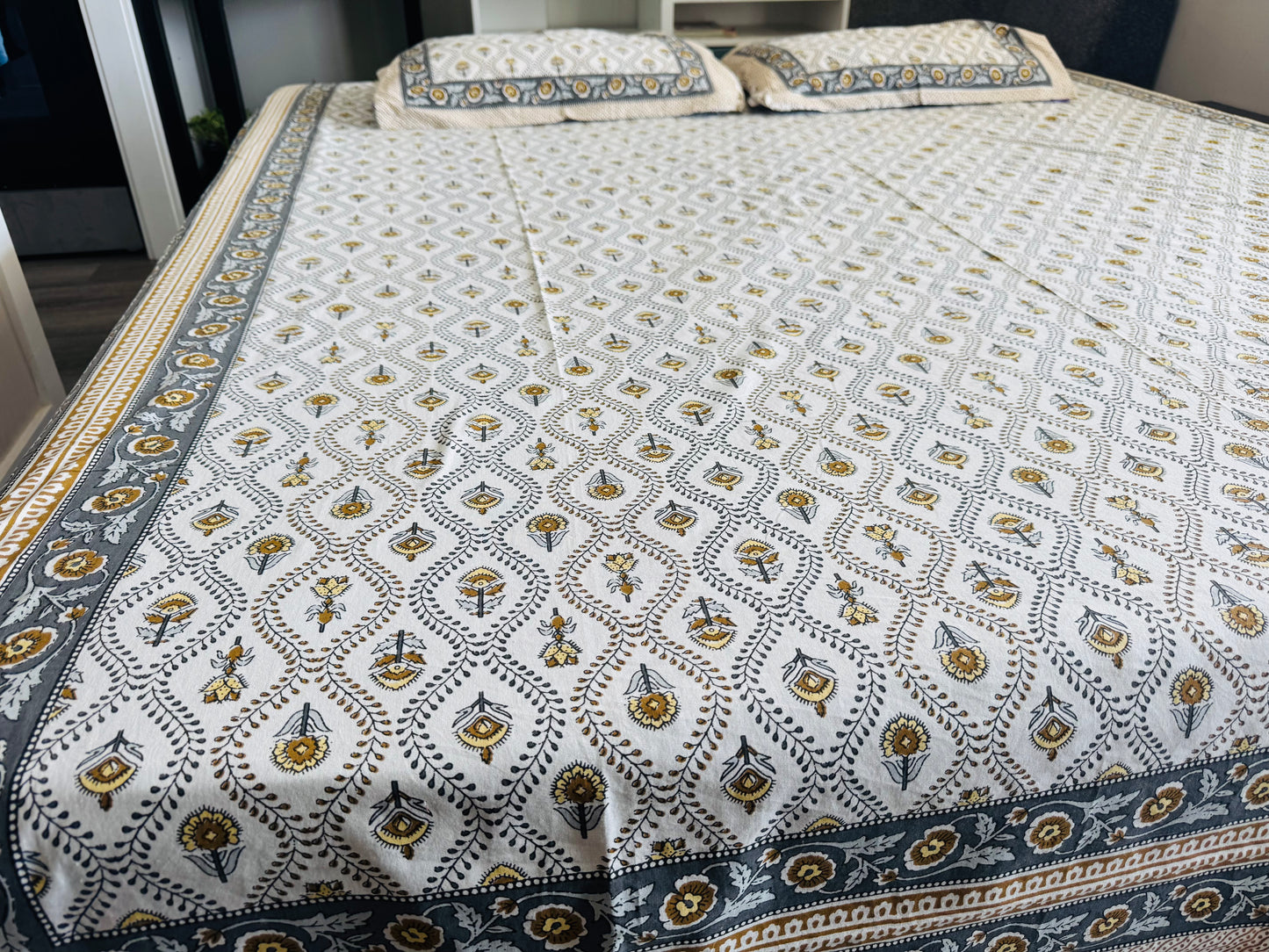 Aayamora Hand-Block Printed Cotton Bedsheet - Pattern 19