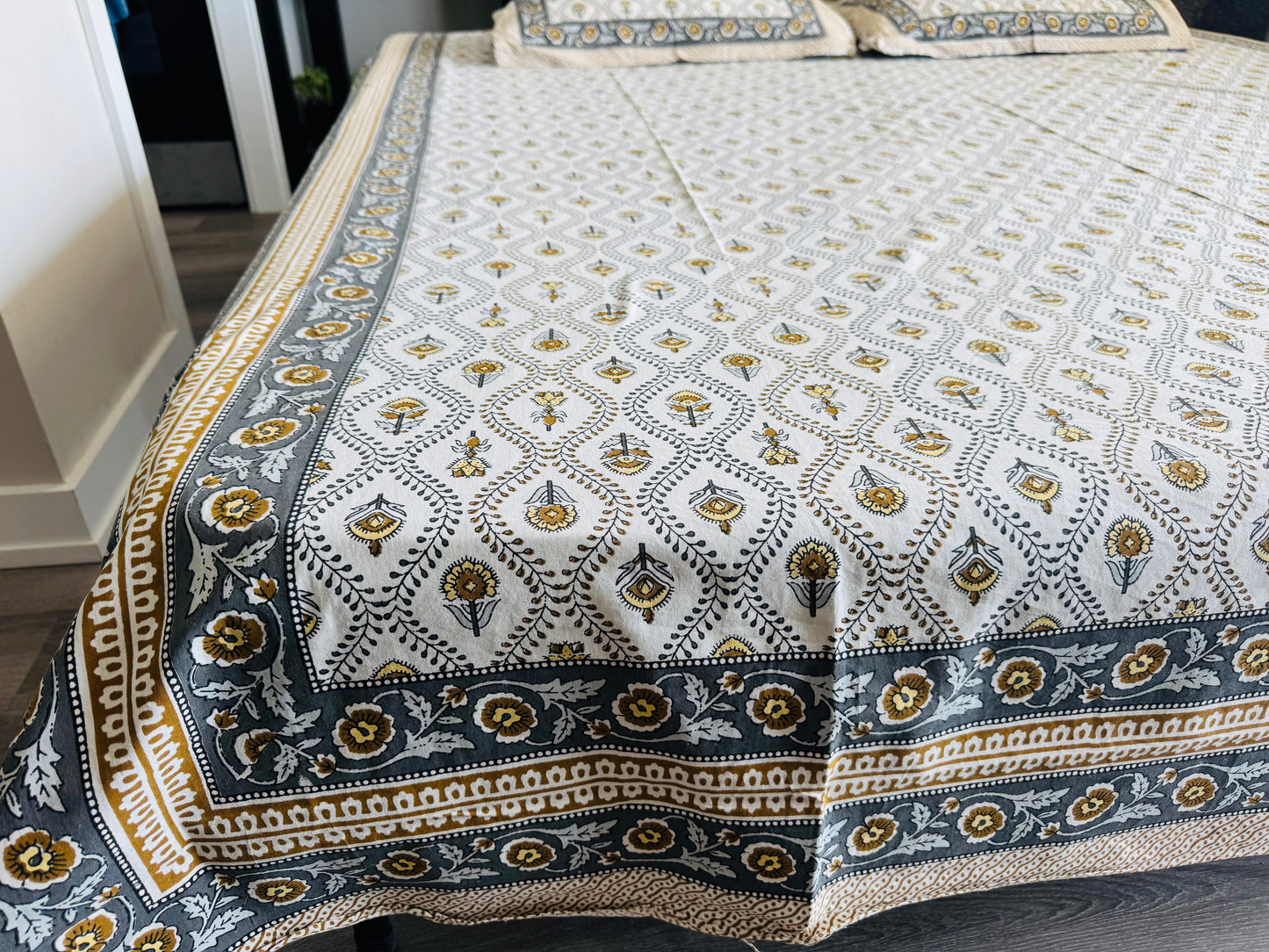 Aayamora Hand-Block Printed Cotton Bedsheet - Pattern 19