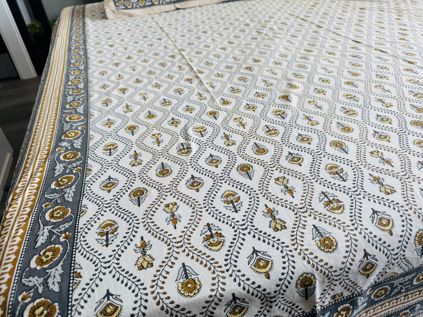 Aayamora Hand-Block Printed Cotton Bedsheet - Pattern 19