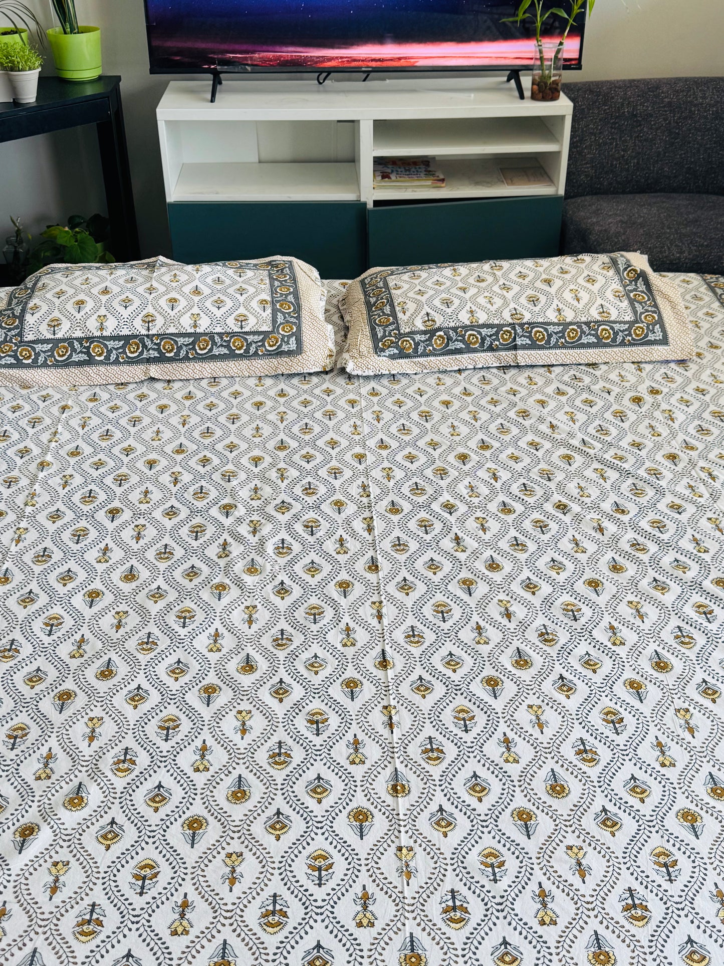 Aayamora Hand-Block Printed Cotton Bedsheet - Pattern 19